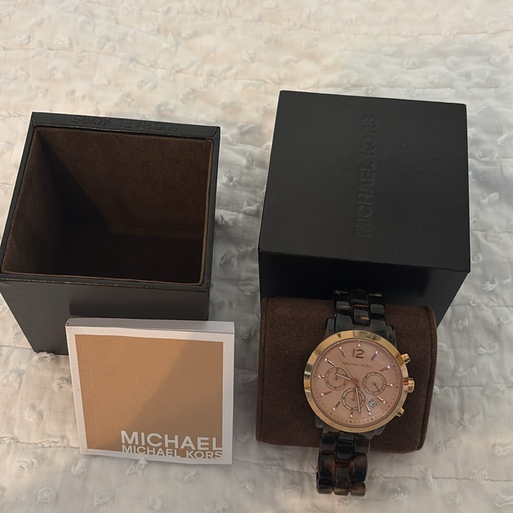 Michael Kors Gold and tortoise Watch - Picture 4 of 7
